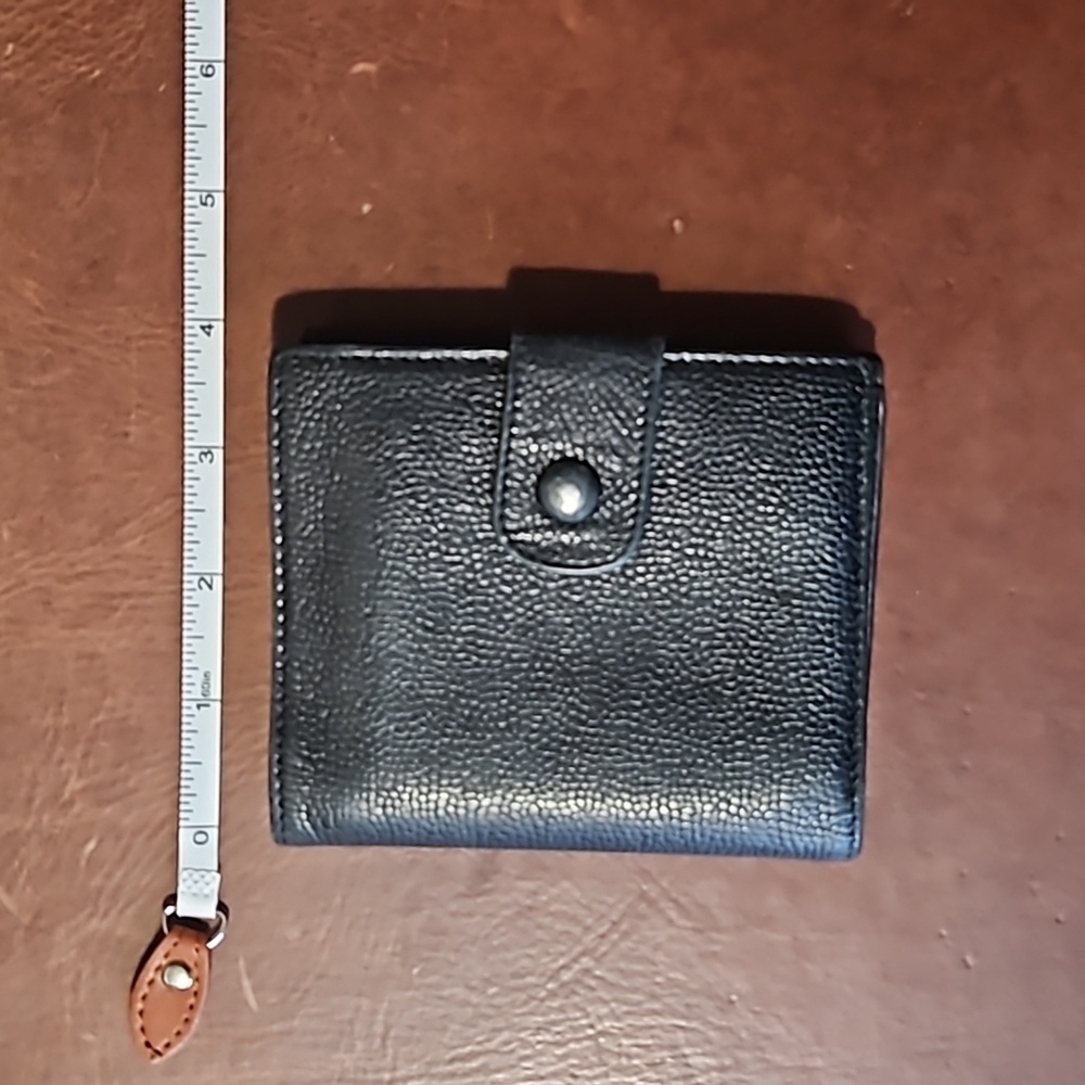 Chanel CC Logo Caviar Lambskin Bifold Wallet - Picture 5 of 7